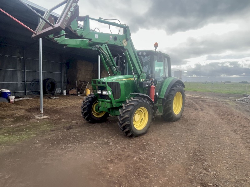 2005 John Deere 6120 tractor