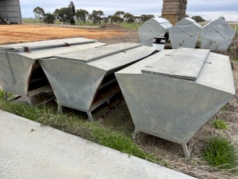 3 x Paton Feeders 