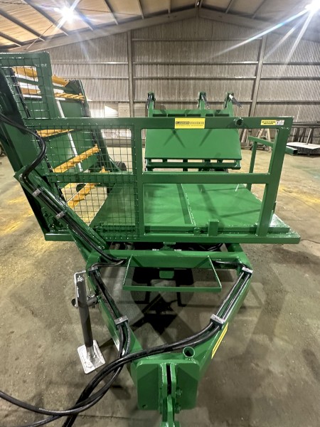 New Square and Round Elsworth Multi Feeders