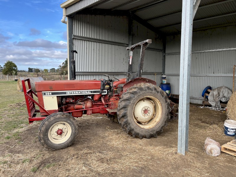 International Harvester 384 Tractor
