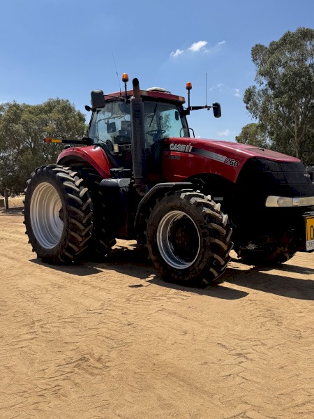 2012 Case IH Magnum 260 Tractor
