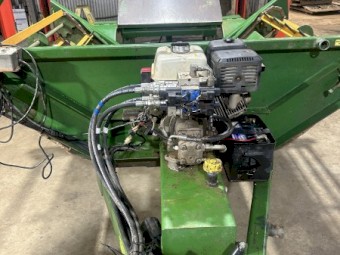 Round bale feeder and power pack Elsworth