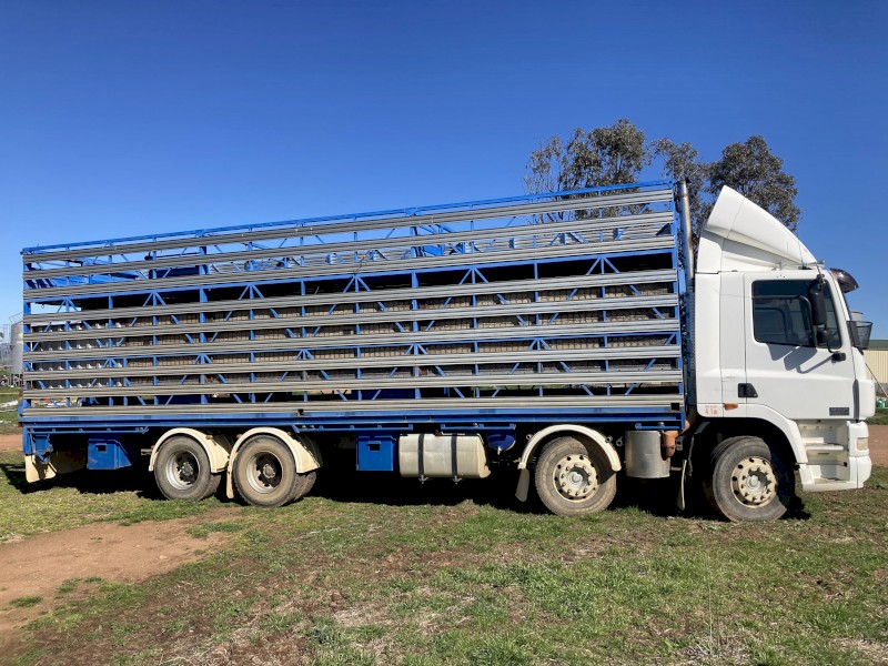 2007 DAF CF 430 Truck and Stock Crate