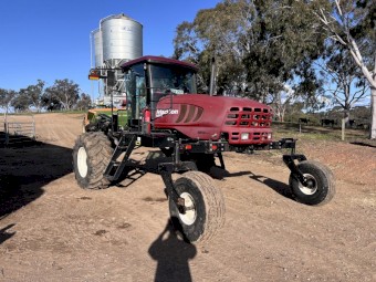 2016 MacDon M155 Windrower with 40ft MacDon D40 Front and Trailer
