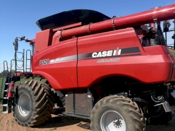 2011 Case IH 8120 Header with Case IH 2152 Front