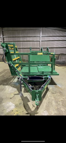 Square and Round bale feeder Elsworth new