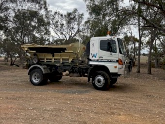 2007 Hino 4x4 810 tm Marshall spreader tag trailer and loader