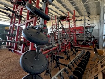 2002 Horwood Bagshaw Scaribar 41ft Airseeder