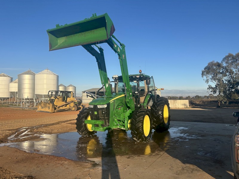 John Deere 8245R + H480 loader