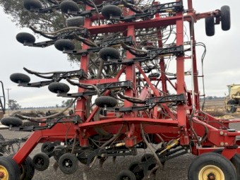 2009 Bourgault 3310 Bar with 2005 Bourgault 5295 Air Cart