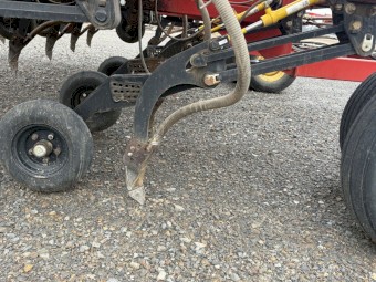 2009 Bourgault 3310 Bar with 2005 Bourgault 5295 Air Cart
