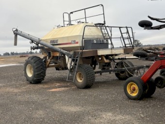 2009 Bourgault 3310 Bar with 2005 Bourgault 5295 Air Cart