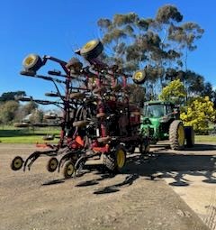 2013 Seed Hawk 30 Series 8m Airseeder