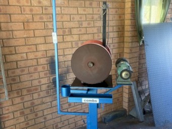 Heiniger Grinding Pedestal