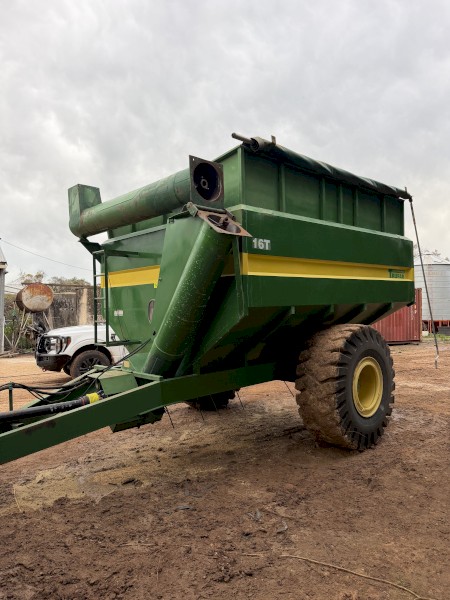 1998 Grain King 18T Chaser Bin