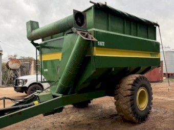 1998 Grain King 18T Chaser Bin