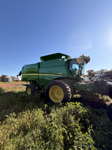 2013 John Deere S670 