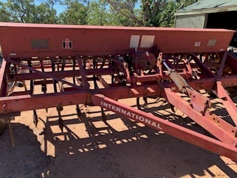 International 511 Seed Drill/Combine