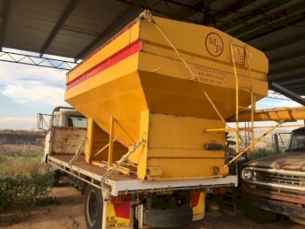 (A133) - 2011 Steele Steel Grouper MP Seeder 350 Grouper