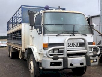 23' 2x6 Isuzu Tray Truck (Crate Sold)