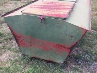Under Auction - (A133) - Sheep Feeder 01 Green A1462 