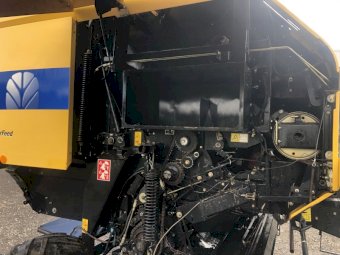 (A137) - 2009 New Holland BR 7070 Round Baler