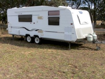 2004 Roma Caravan