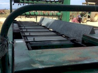 (A137) - 2012 Feedmax Feed Out Wagon
