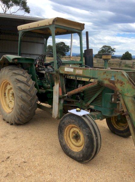 (A137) - John Deere 2130