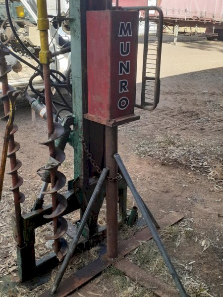 Munro Multisett Post Driver with Augers
