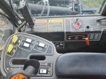 Under Auction - (A153)  Case WDX 1701 Windrower with 30ft Case / Honeybee Front on Comb Trailer 