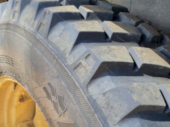 Industrial tractor tyres