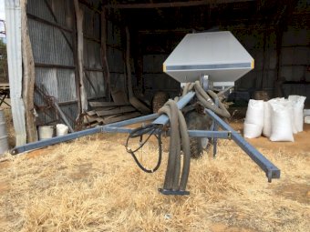 Flexicoil 820 Bar with 1330 Air Cart