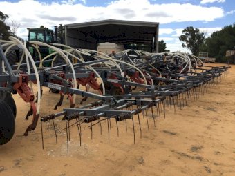 Flexicoil 820 Bar with 1330 Air Cart