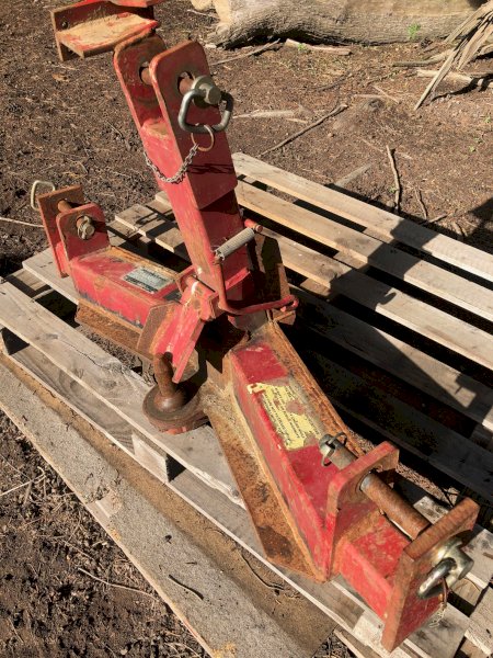 Under Auction - (A163)  Robertson 3PL Quick Hitch 