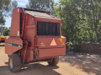 Case IH 8455 International Round Baler