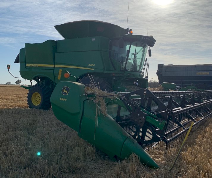 2015 John Deere S680 with 640D Front