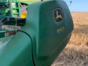 2015 John Deere S680 with 640D Front