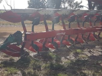 Kverneland HD 85 six leg Reversible Plough