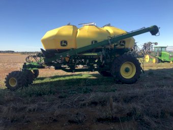 2017 John Deere 550bu Triple Bin Aircart