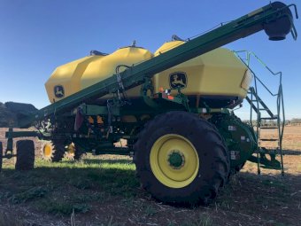 2017 John Deere 550bu Triple Bin Aircart