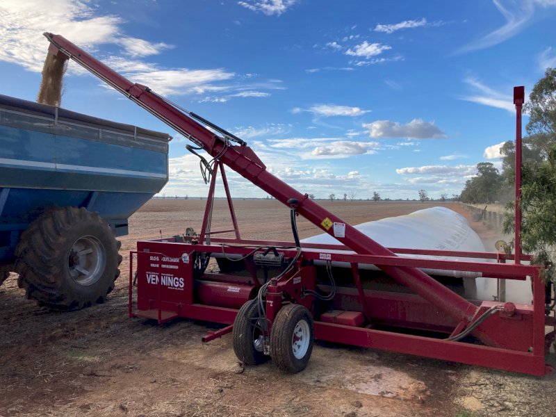 Vennings Self Propelled Bag Out Loader