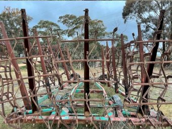 Under Auction - (A147) - 40ft Folding Harrows 