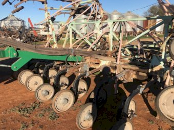 Forward Engineers 11m Air Seeder Bar with Simplicity 6000L Twin Box