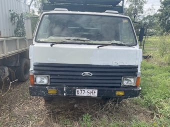 1987 Ford Trader with 14ft Stock Crate