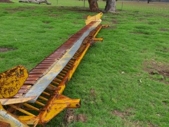 Runwoldt - Leith Engineering Pea Pick Up Front Attachment