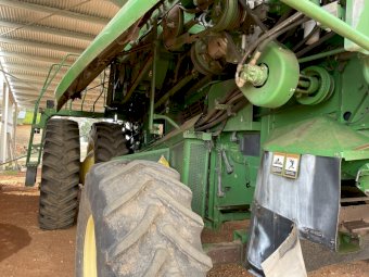 2004 John Deere 9760 Header with 936 D Front on Comb Trailer