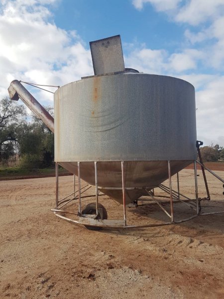 25 tonne Field Bin with 12" Unload Auger