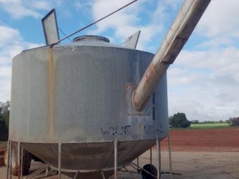 25 tonne Field Bin with 12" Unload Auger