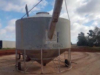 25 tonne Field Bin with 12" Unload Auger